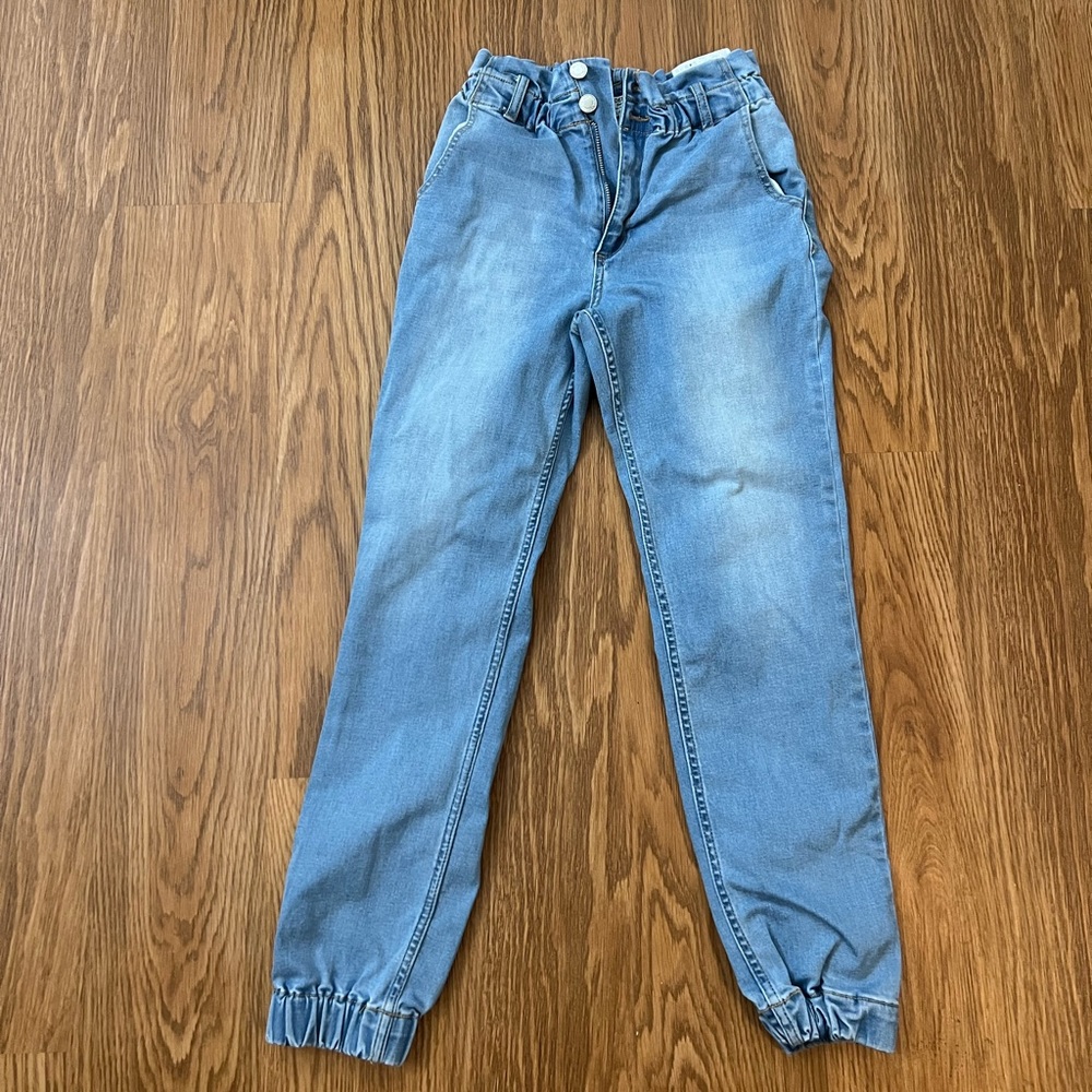 Besrhka jeans